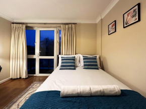 Mia Place in Tower Hill, 2 Double Beds, Max 4 people, FREE parking available upon request, Great Location